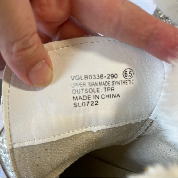 Very G Sparkling Silver Ankle Boots with Faux Fur Trim Women's Size 6.5 Glam - Picture 7 of 12